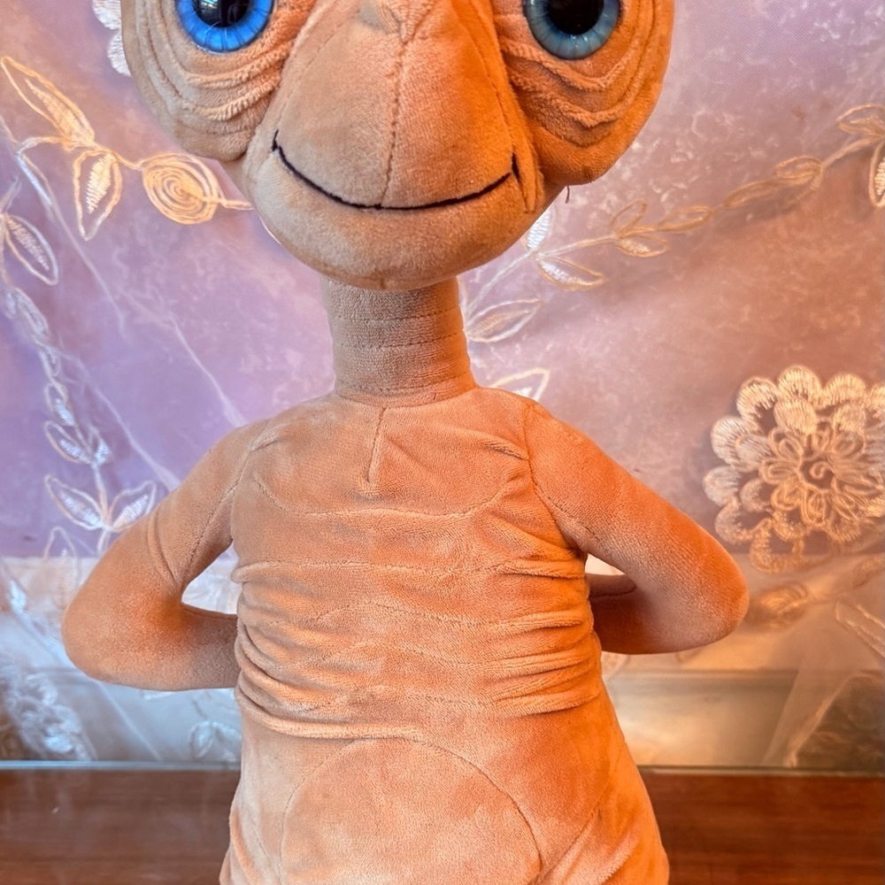 ET from Universal Studios! - Picture 3 of 6